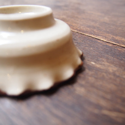 61 波小皿３寸（磁器鉄絵） | 加藤舞