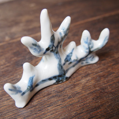 62 筆架（磁器染付） | 加藤舞