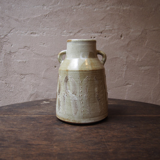 64 花器（櫛目白釉） | 加藤舞