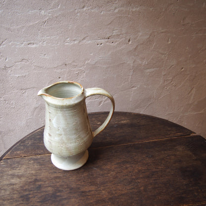 65 ピッチャー（櫛目白釉） | 加藤舞