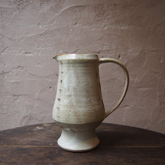 65 ピッチャー（櫛目白釉） | 加藤舞