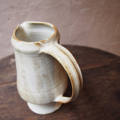 65 ピッチャー（櫛目白釉） | 加藤舞