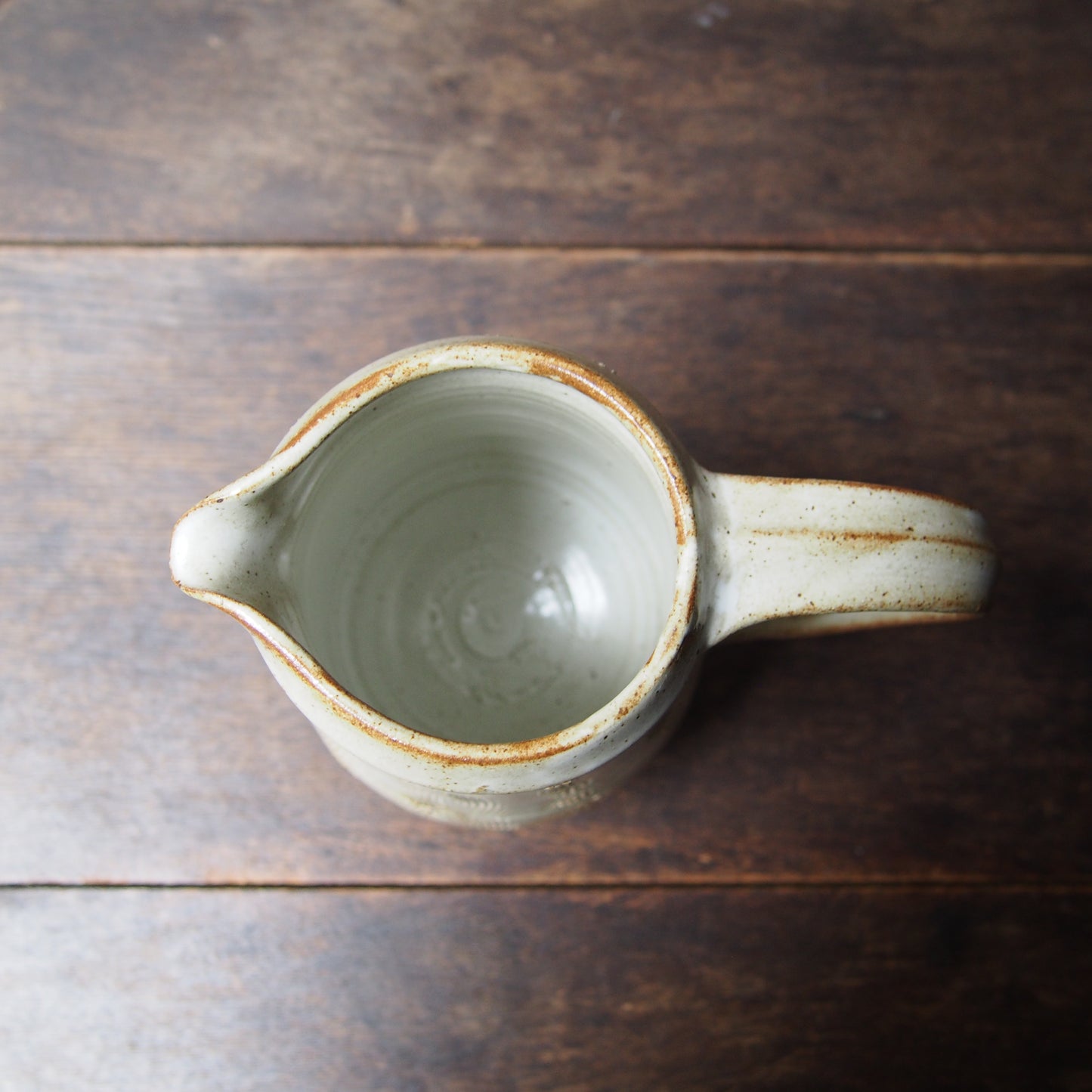 65 ピッチャー（櫛目白釉） | 加藤舞