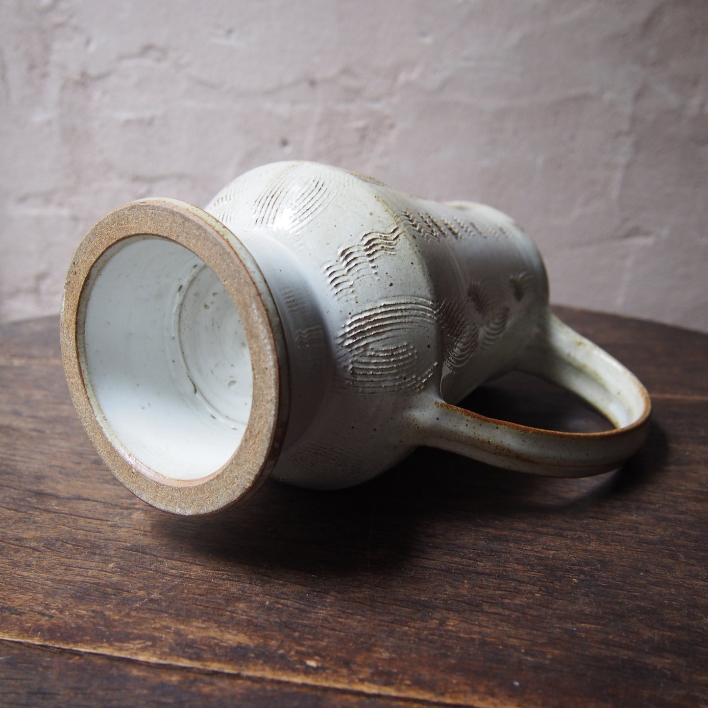 65 ピッチャー（櫛目白釉） | 加藤舞