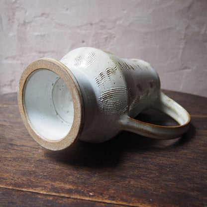 65 ピッチャー（櫛目白釉） | 加藤舞