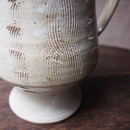 65 ピッチャー（櫛目白釉） | 加藤舞