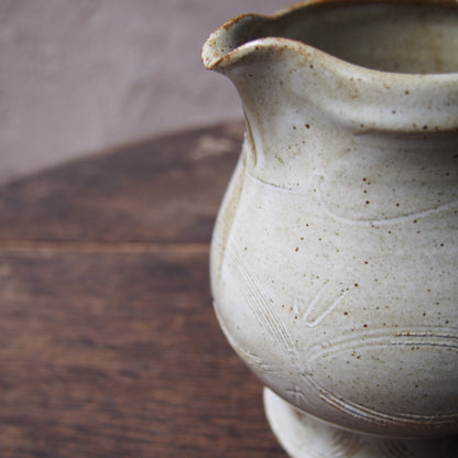 66 ピッチャー（櫛目白釉） | 加藤舞
