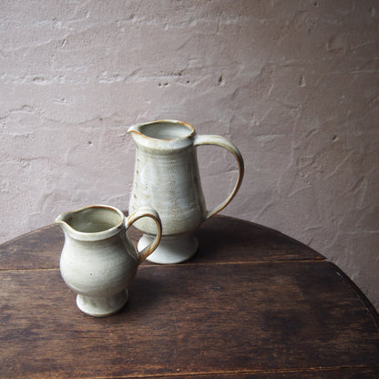 66 ピッチャー（櫛目白釉） | 加藤舞