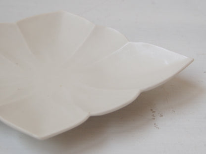 白磁菱形皿 小