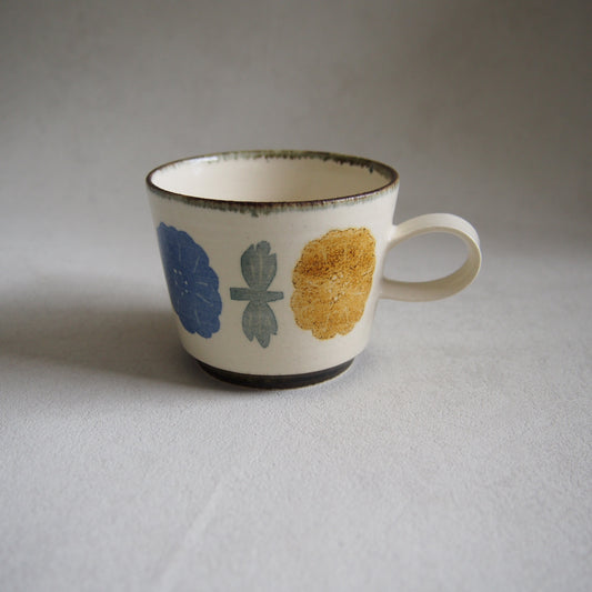 24　ｺｰﾋｰｶｯﾌﾟマム青 | かとうようこ