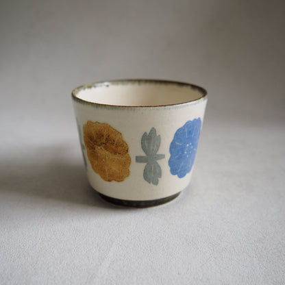 24　ｺｰﾋｰｶｯﾌﾟマム青 | かとうようこ
