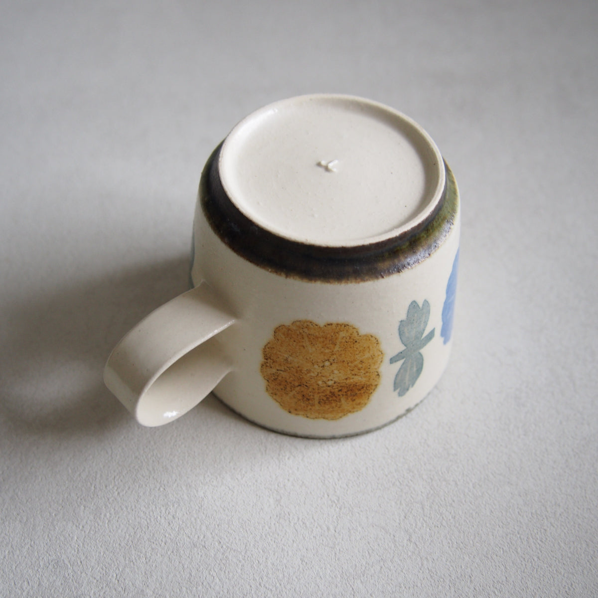 24　ｺｰﾋｰｶｯﾌﾟマム青 | かとうようこ