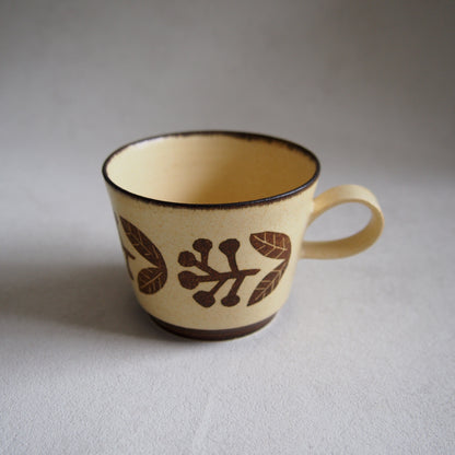 27　ｺｰﾋｰｶｯﾌﾟ実黄 | かとうようこ