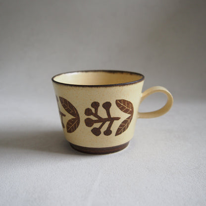 27　ｺｰﾋｰｶｯﾌﾟ実黄 | かとうようこ