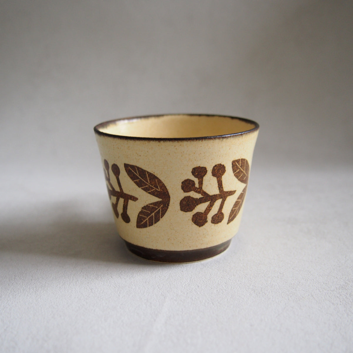 27　ｺｰﾋｰｶｯﾌﾟ実黄 | かとうようこ