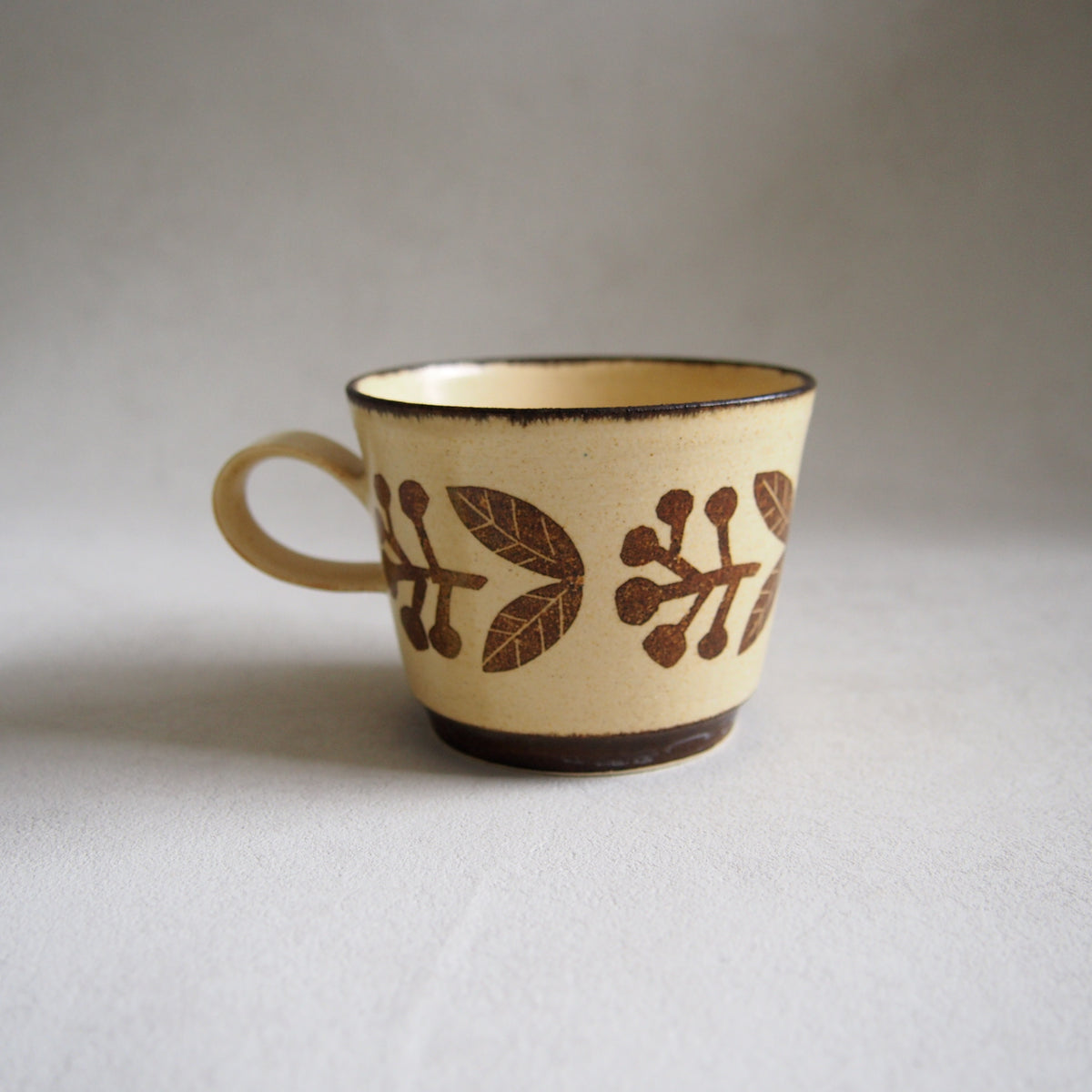 27　ｺｰﾋｰｶｯﾌﾟ実黄 | かとうようこ