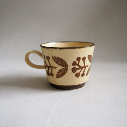 27　ｺｰﾋｰｶｯﾌﾟ実黄 | かとうようこ