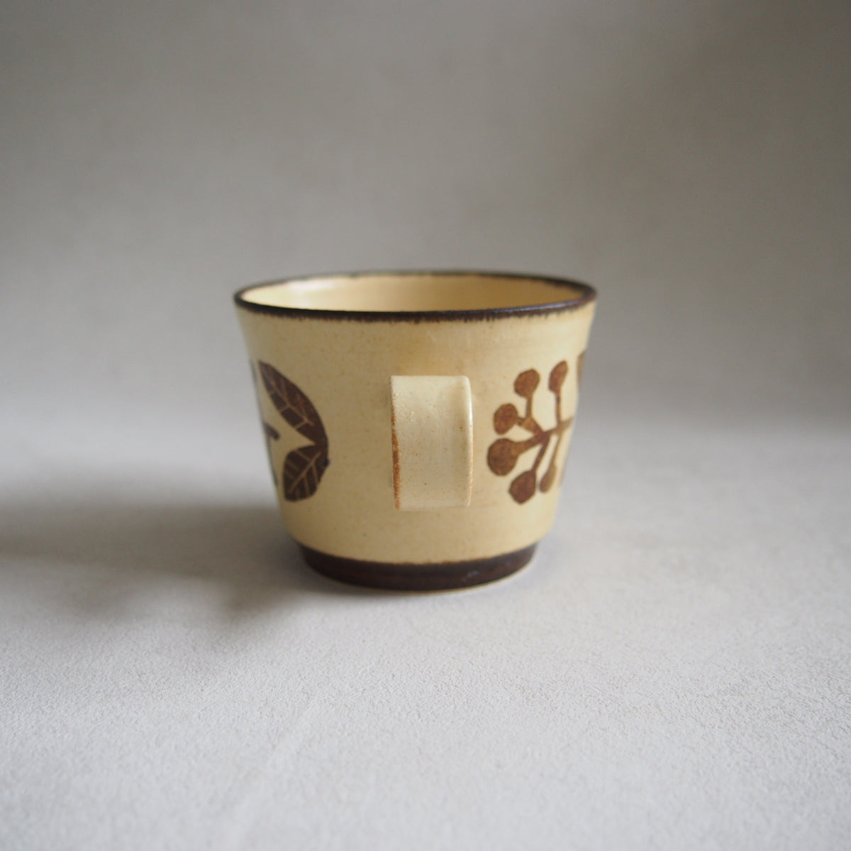 27　ｺｰﾋｰｶｯﾌﾟ実黄 | かとうようこ