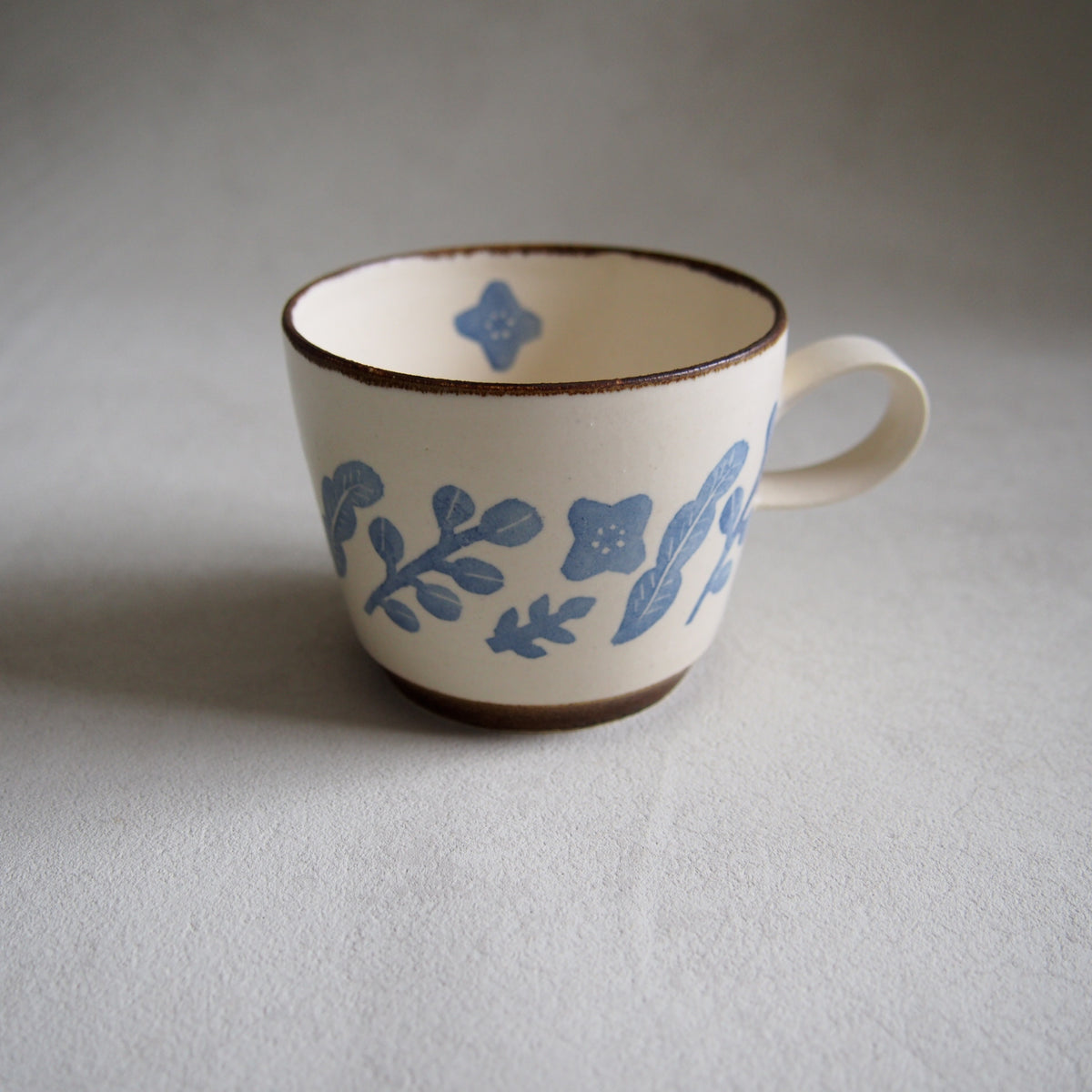 28　ｺｰﾋｰｶｯﾌﾟリース青 | かとうようこ