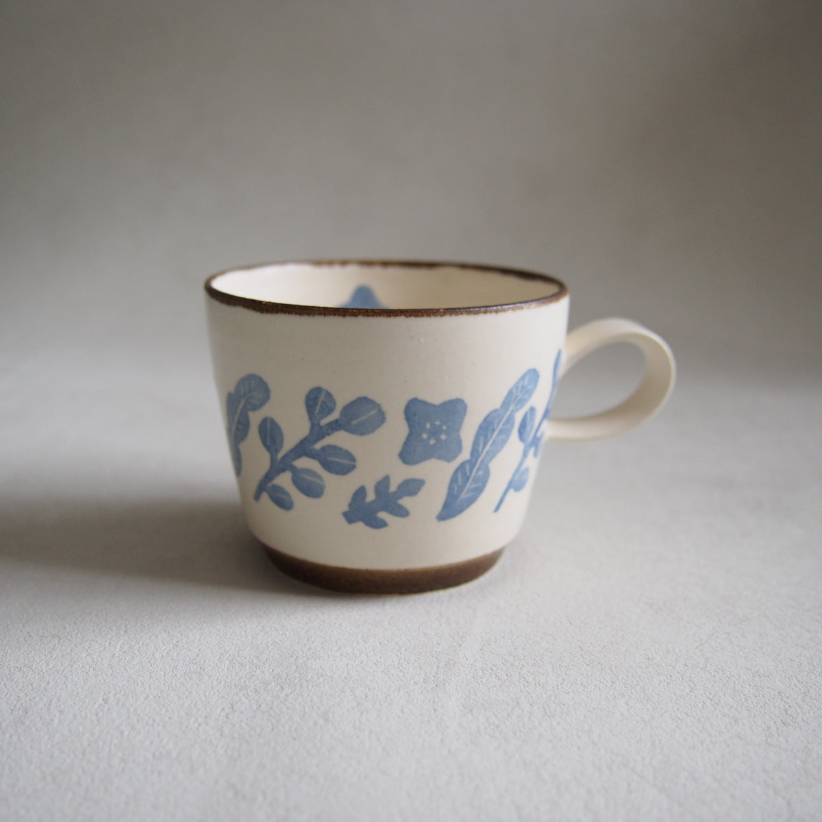 28　ｺｰﾋｰｶｯﾌﾟリース青 | かとうようこ