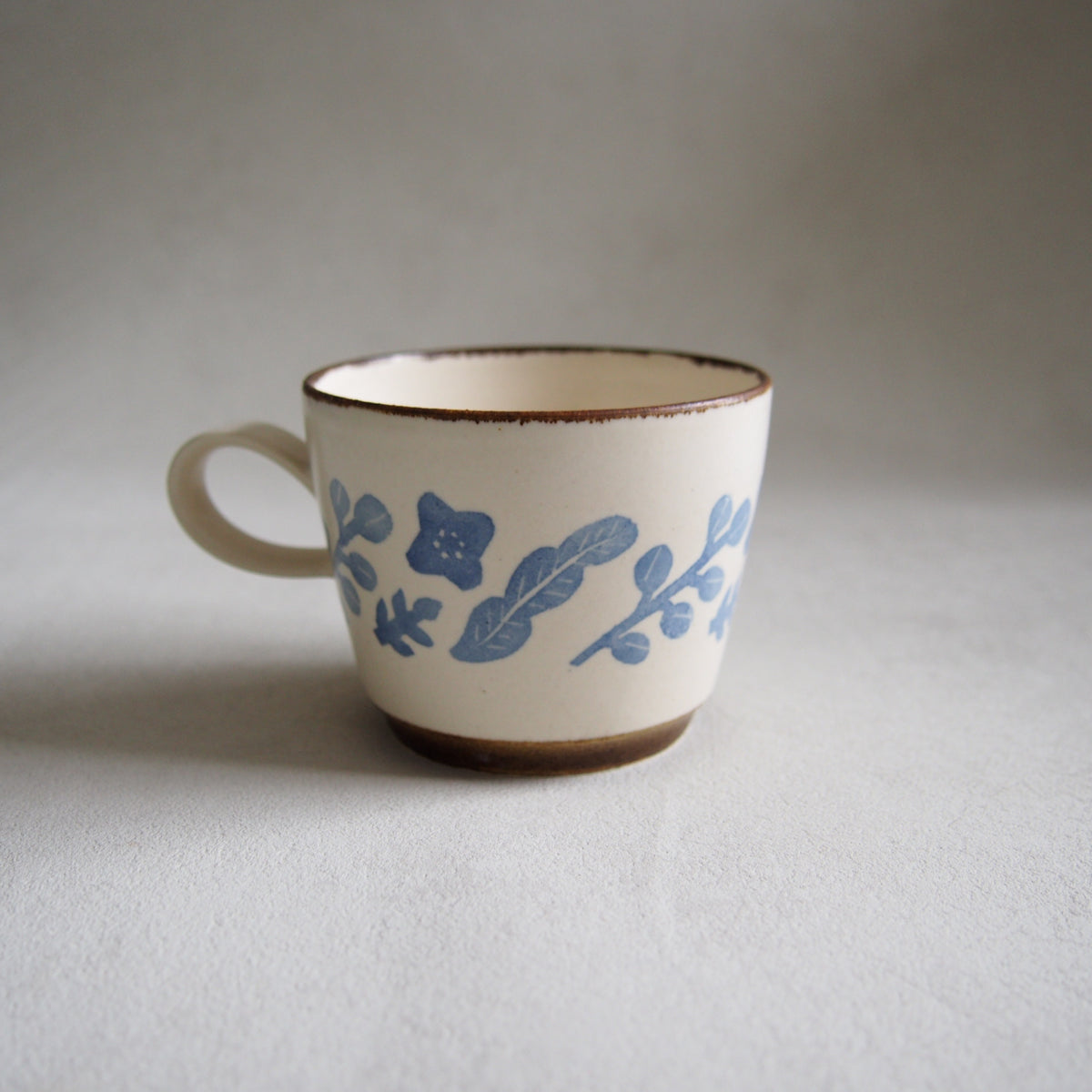 28　ｺｰﾋｰｶｯﾌﾟリース青 | かとうようこ