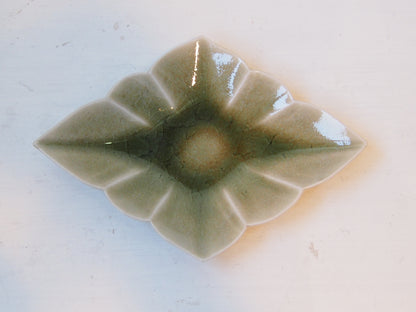 灰釉菱形皿　小