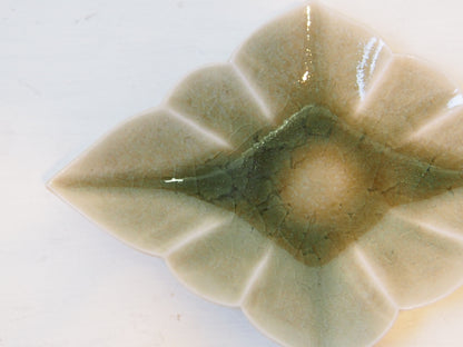 灰釉菱形皿　小