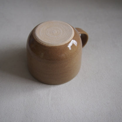 2　丸マグ(茶) | 新井麻衣子