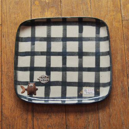 21　チェック柄くまパン四角プレート | 我妻なおり
