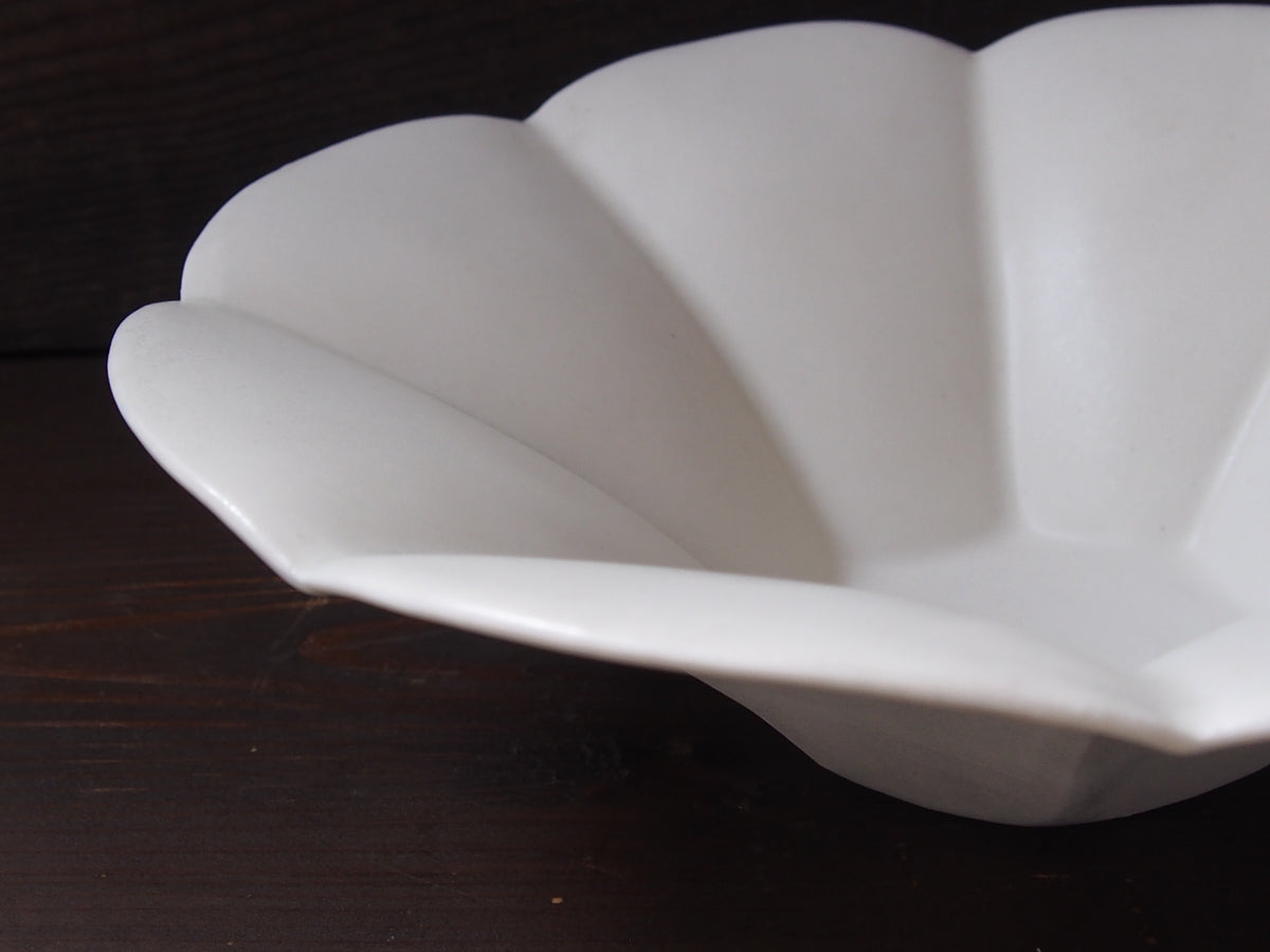 白磁花形鉢