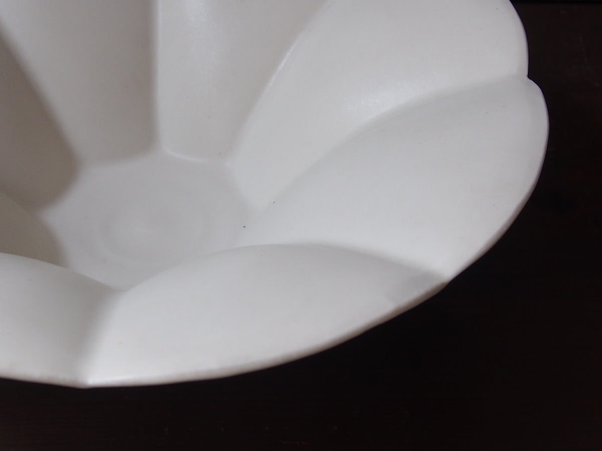白磁花形鉢