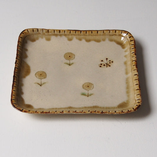 46　フチ四角皿 | 滝沢三奈子