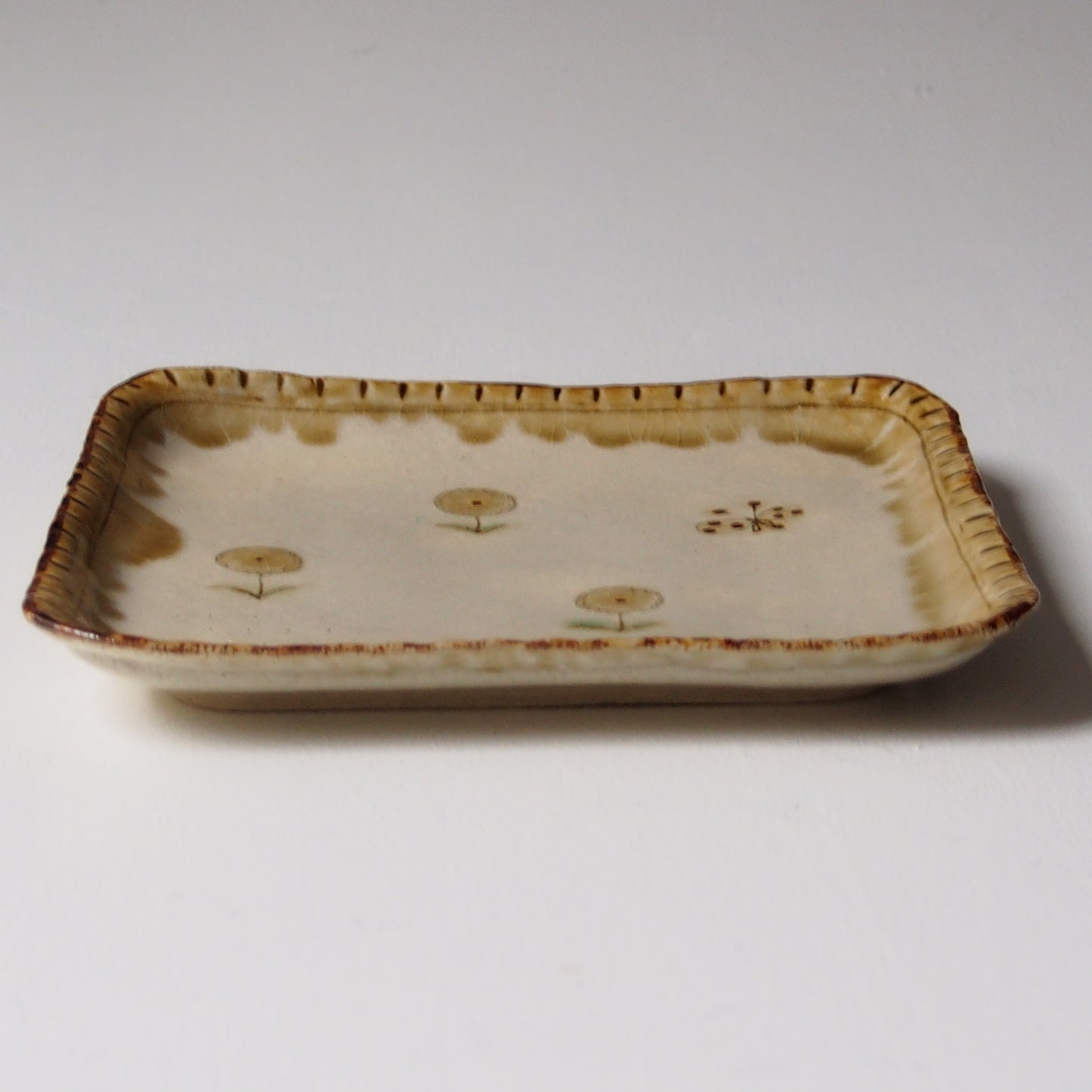 46　フチ四角皿 | 滝沢三奈子