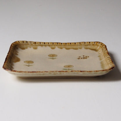 46　フチ四角皿 | 滝沢三奈子