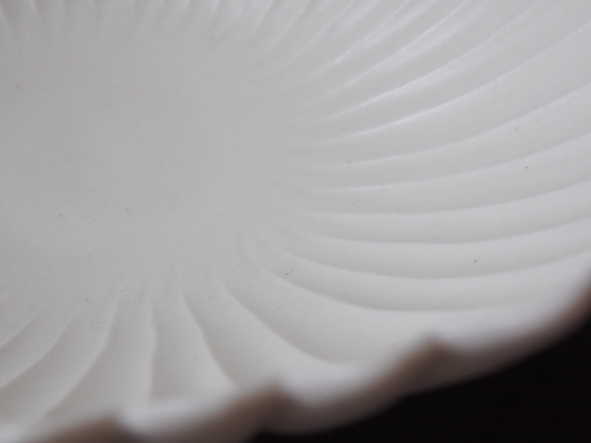 白磁鎬手楕円鉢