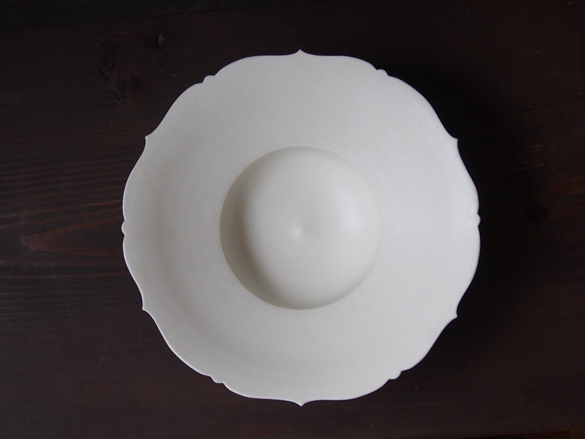 白磁稜花リム鉢