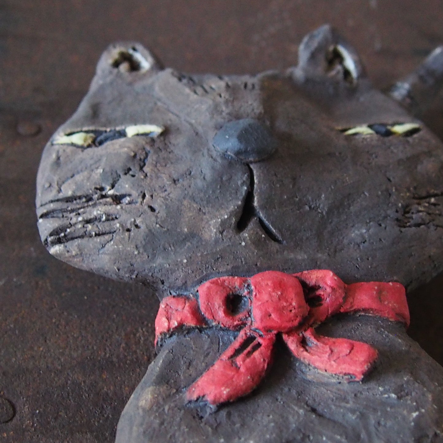 23　赤いリボンのクロネコさん | 本田あつみ