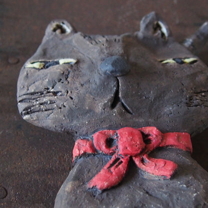 23　赤いリボンのクロネコさん | 本田あつみ