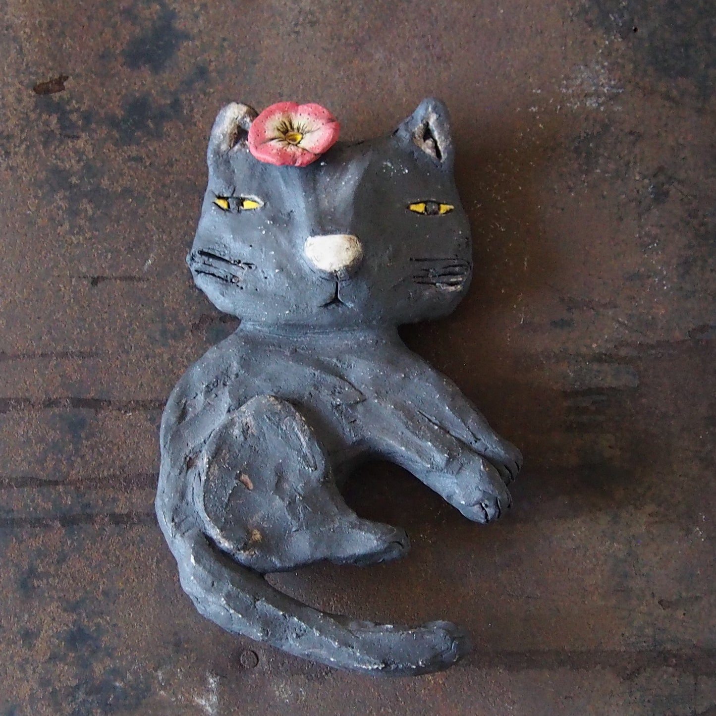 25　赤い花のクロネコさん | 本田あつみ