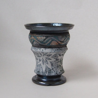 「ホワイトファイヤー、黒龍」plant pot