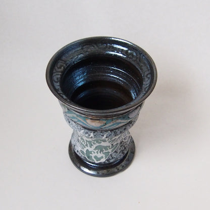 「ホワイトファイヤー、黒龍」plant pot