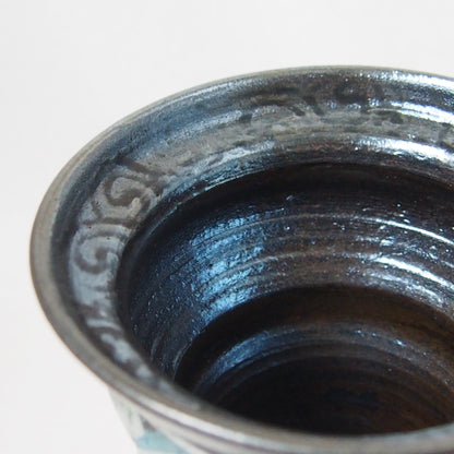 「ホワイトファイヤー、黒龍」plant pot