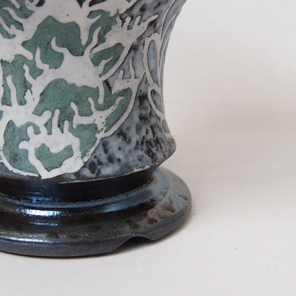 「ホワイトファイヤー、黒龍」plant pot