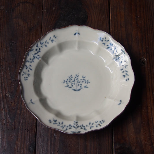 11　染付草花文輪花7.5寸皿 | 志村和晃