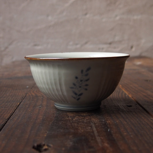 19　染付花文しのぎお茶碗　A | 志村和晃