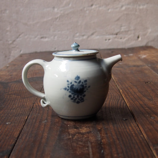 34　染付花束文ポット | 志村和晃