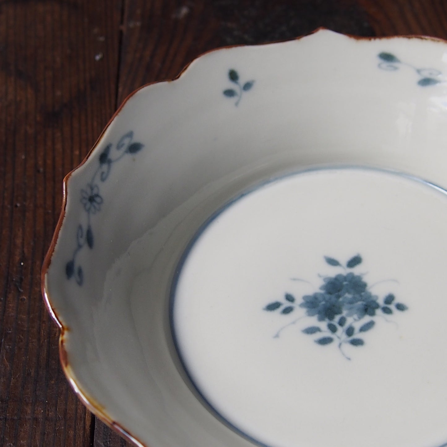 51　染付花文稜花6寸皿　A | 志村和晃