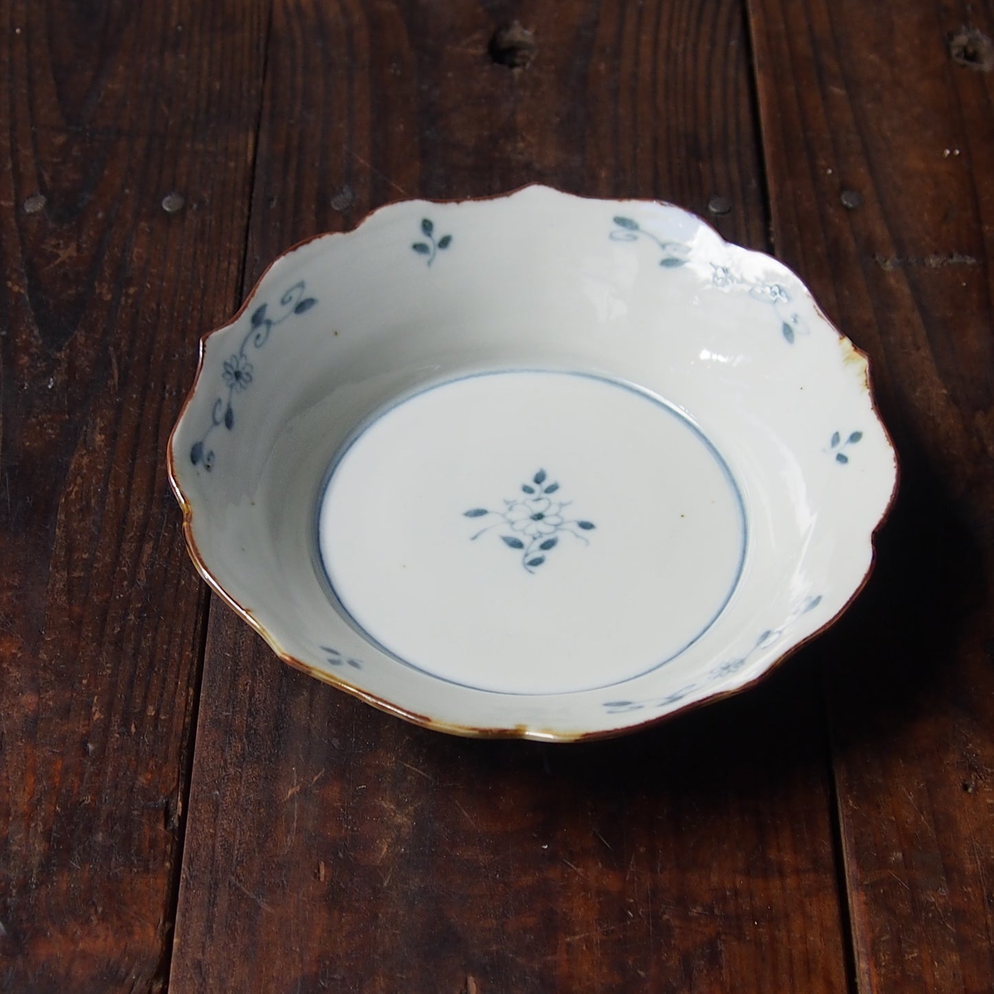 52　染付花文稜花6寸皿　B | 志村和晃