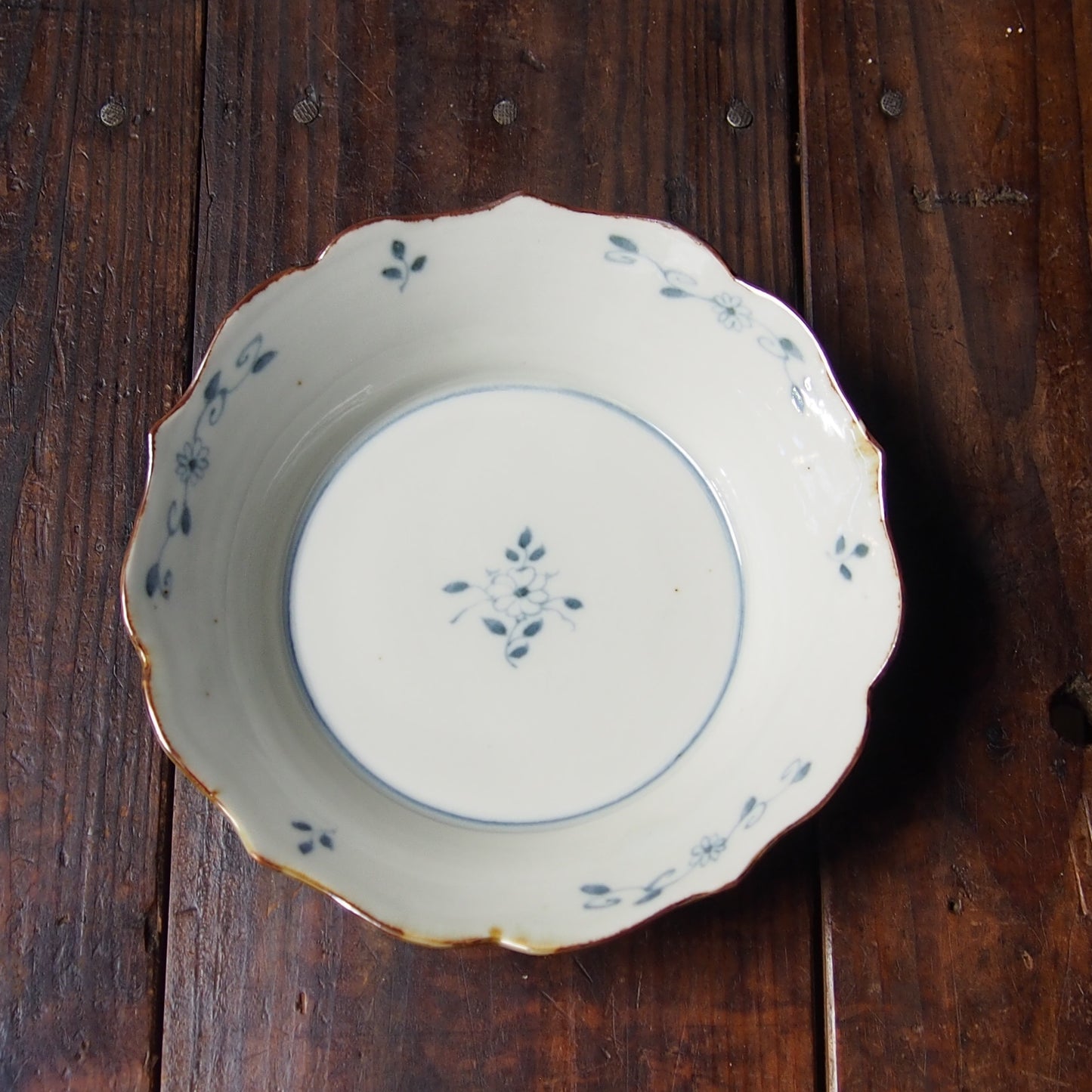 52　染付花文稜花6寸皿　B | 志村和晃