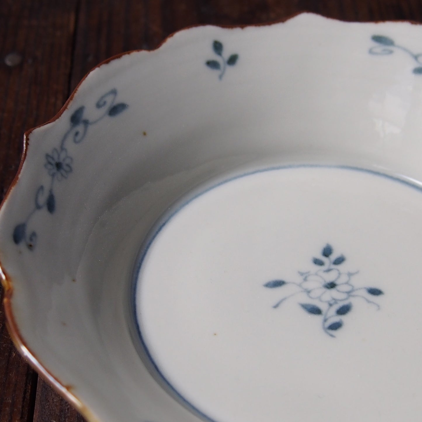 52　染付花文稜花6寸皿　B | 志村和晃